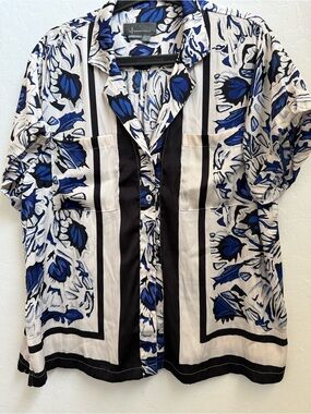 Anthropologie Blue and White Floral Short-Sleeve Button-Down Shirt